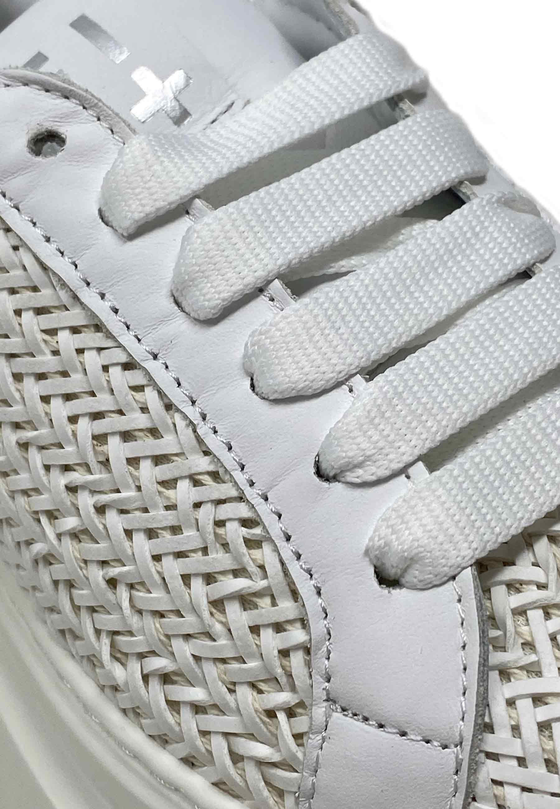 ARIA50A Sneaker | White