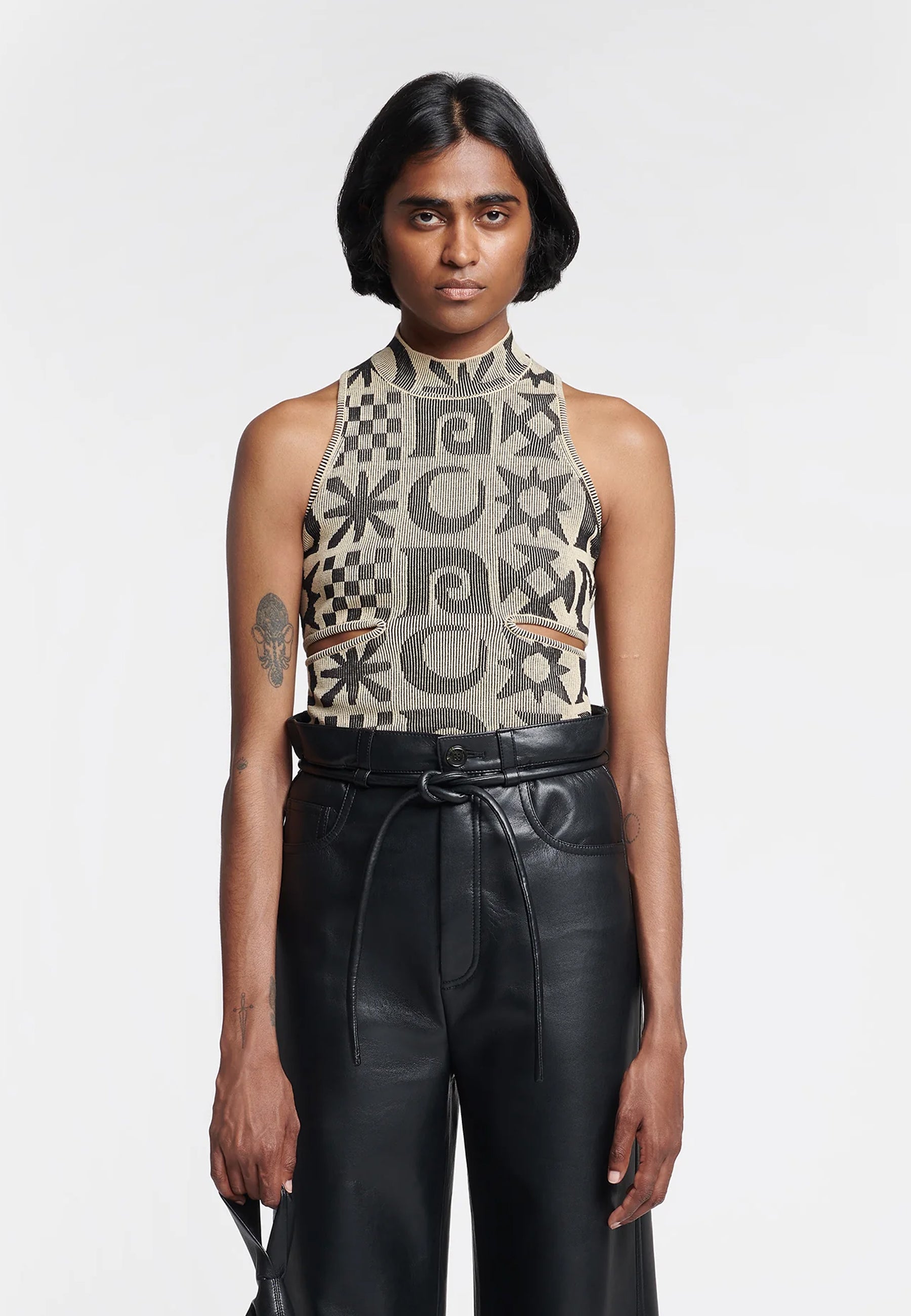 Maraj Top | Creme Black Kopjafa