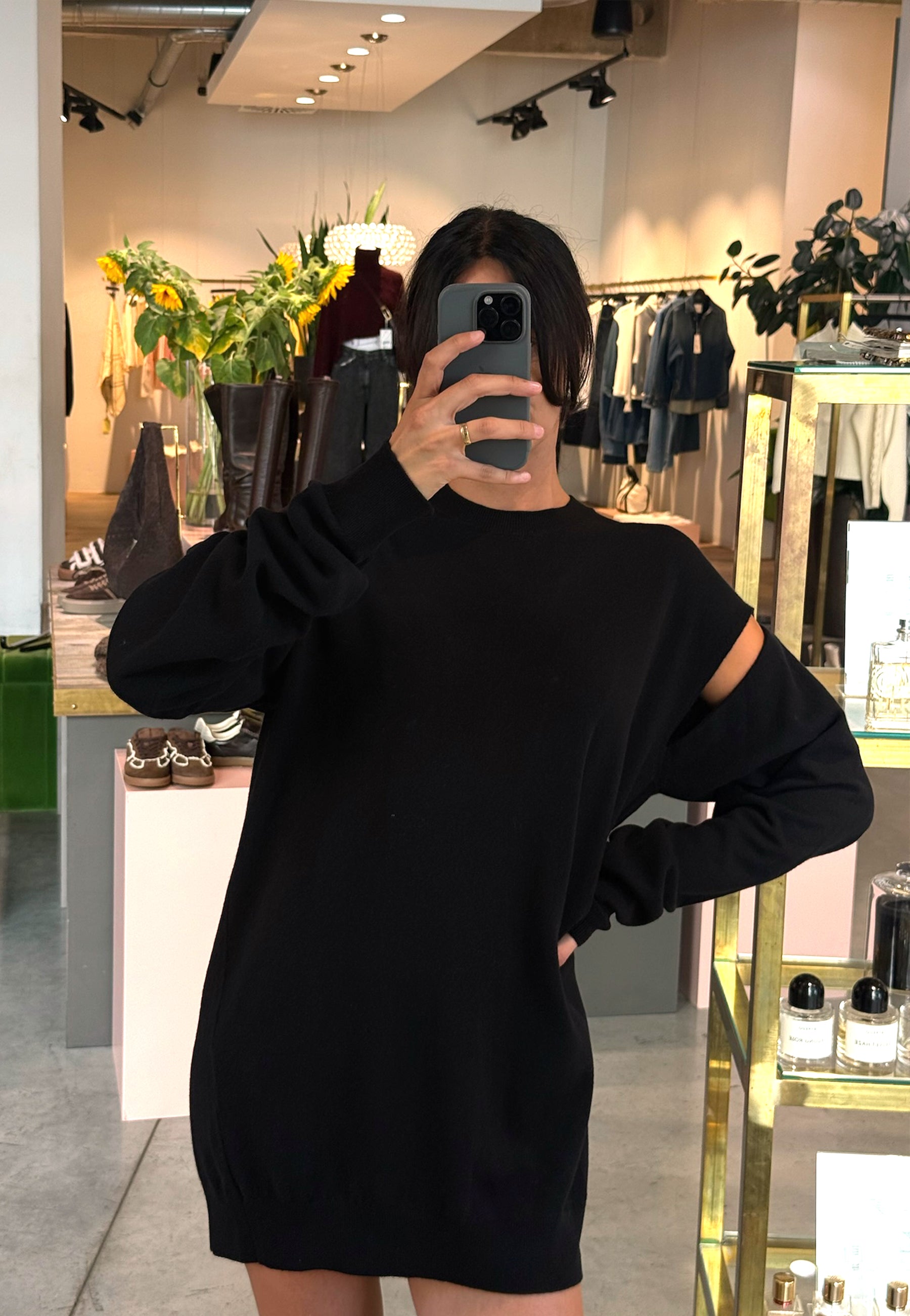 Asleeve Cut Out Pullover | Nero