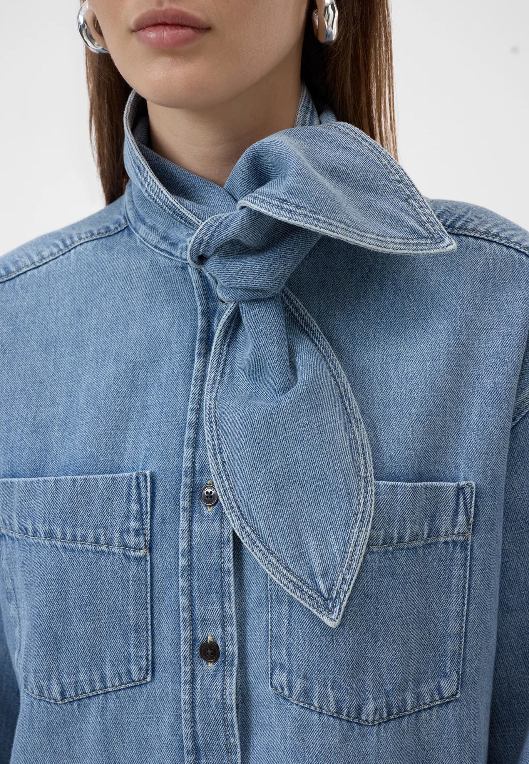 C94789 Scarf Denim Bluse | Light Blue