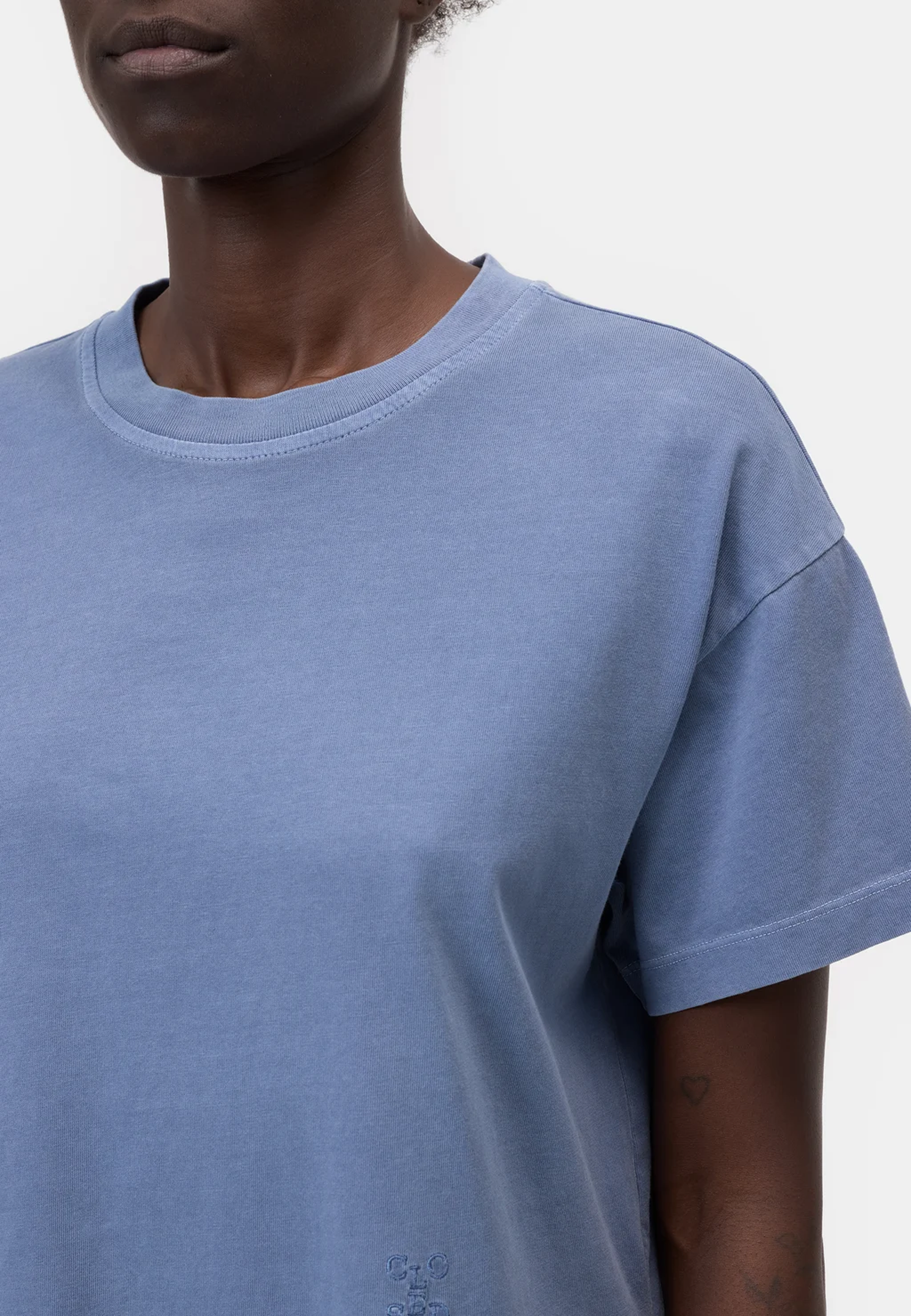 C95561 Slit T-Shirt | Stone Blue