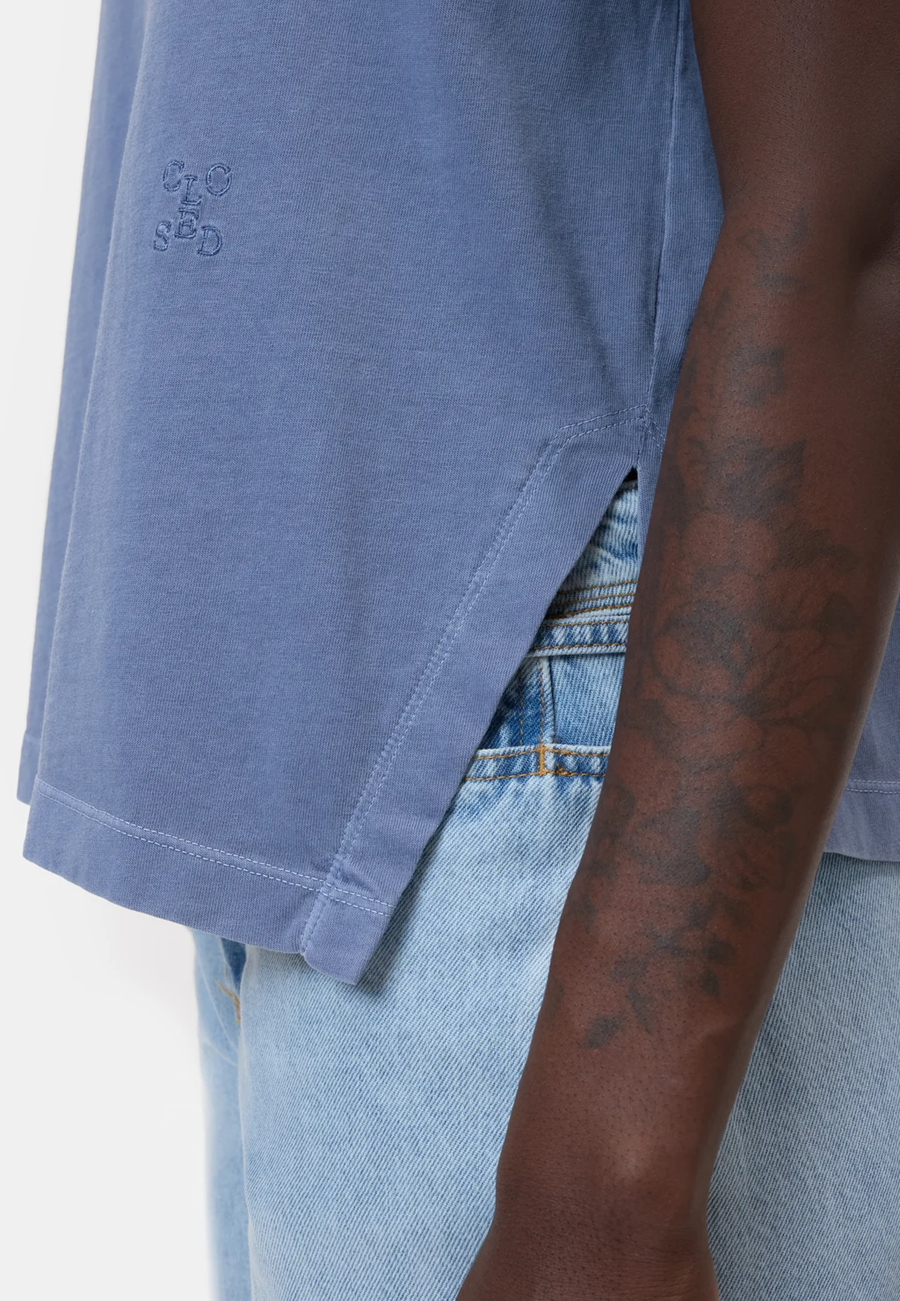 C95561 Slit T-Shirt | Stone Blue