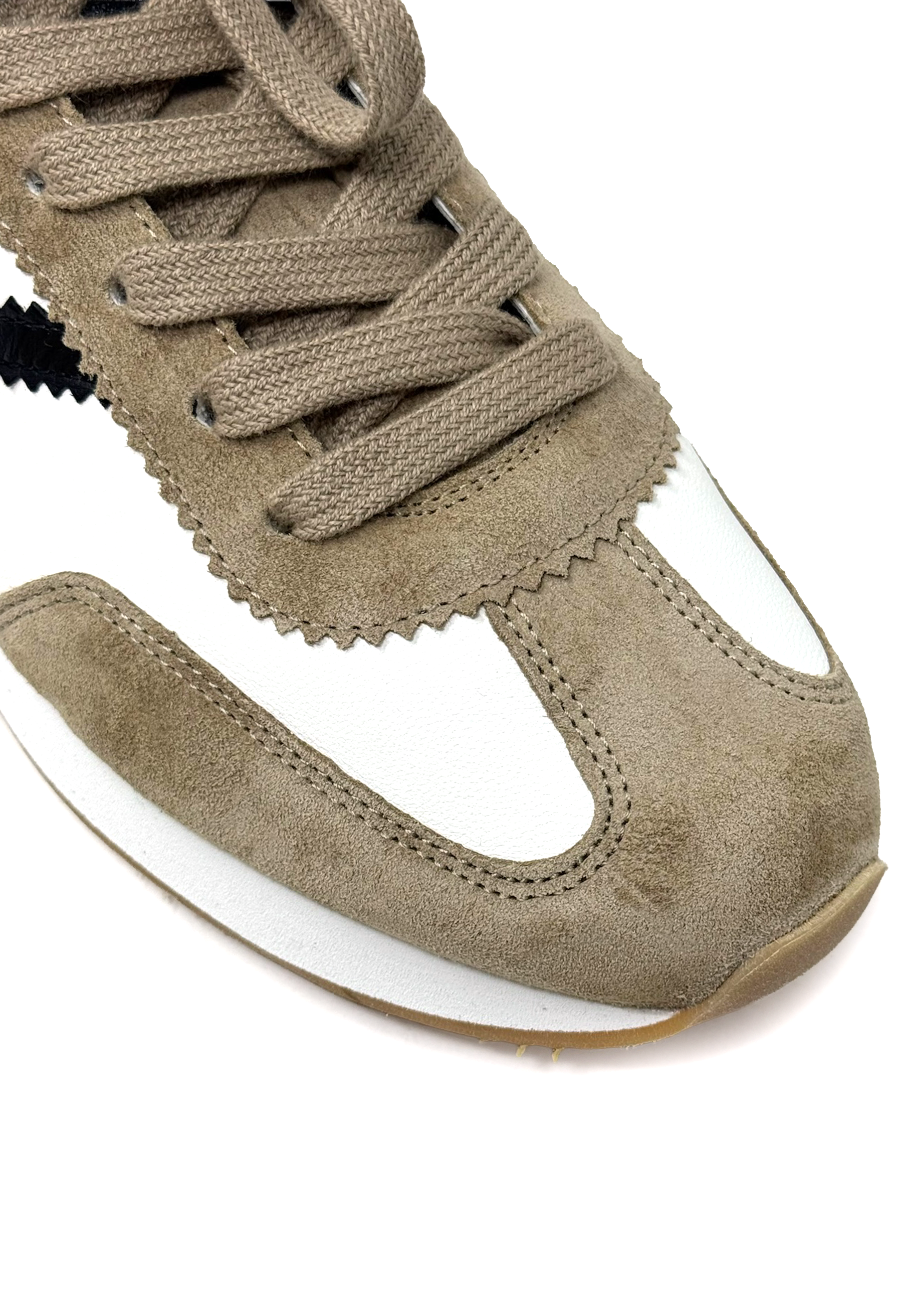 MUI Sneaker | Nuts Butter Black