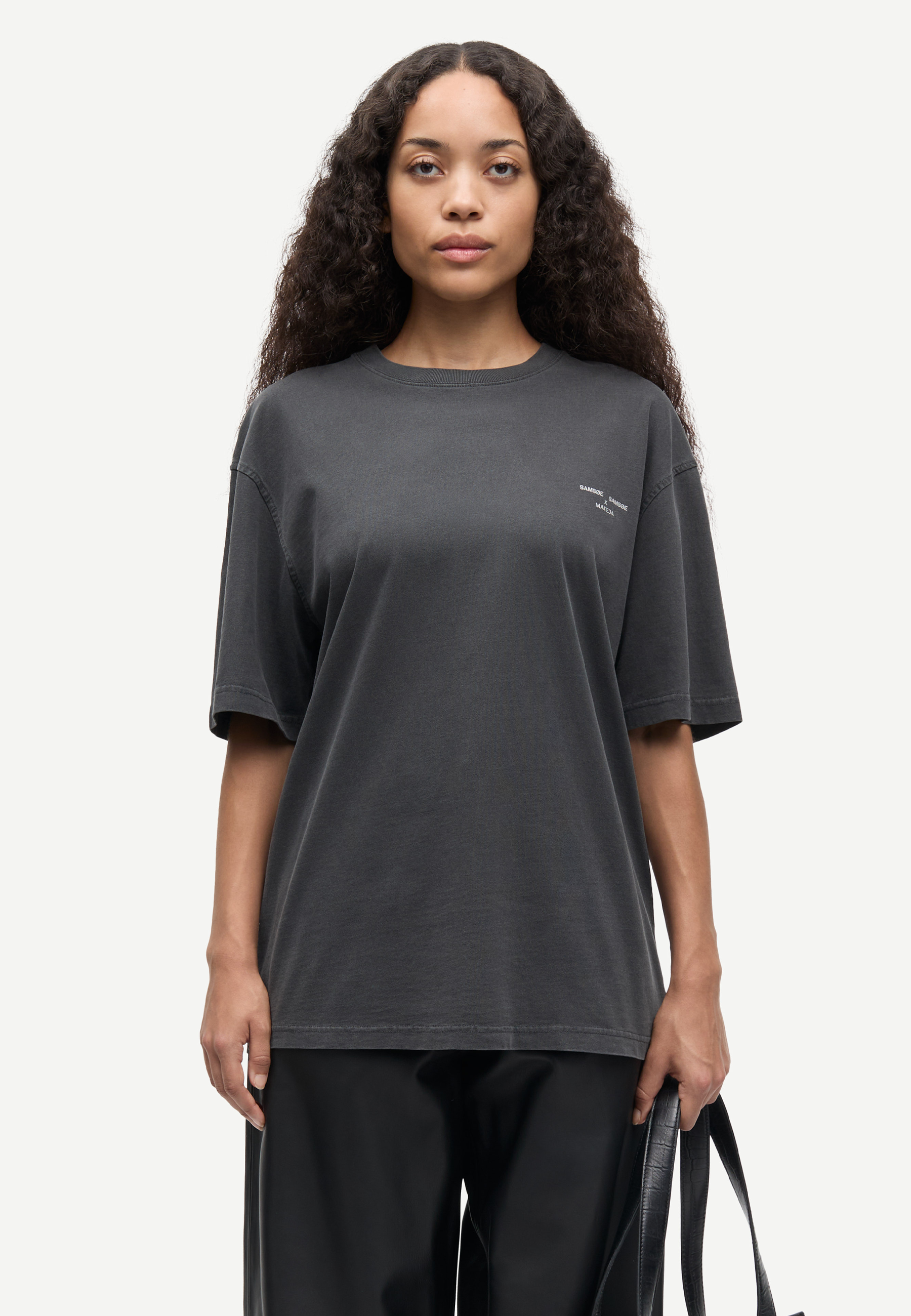 Saragnar Oversized T-Shirt | Black Script