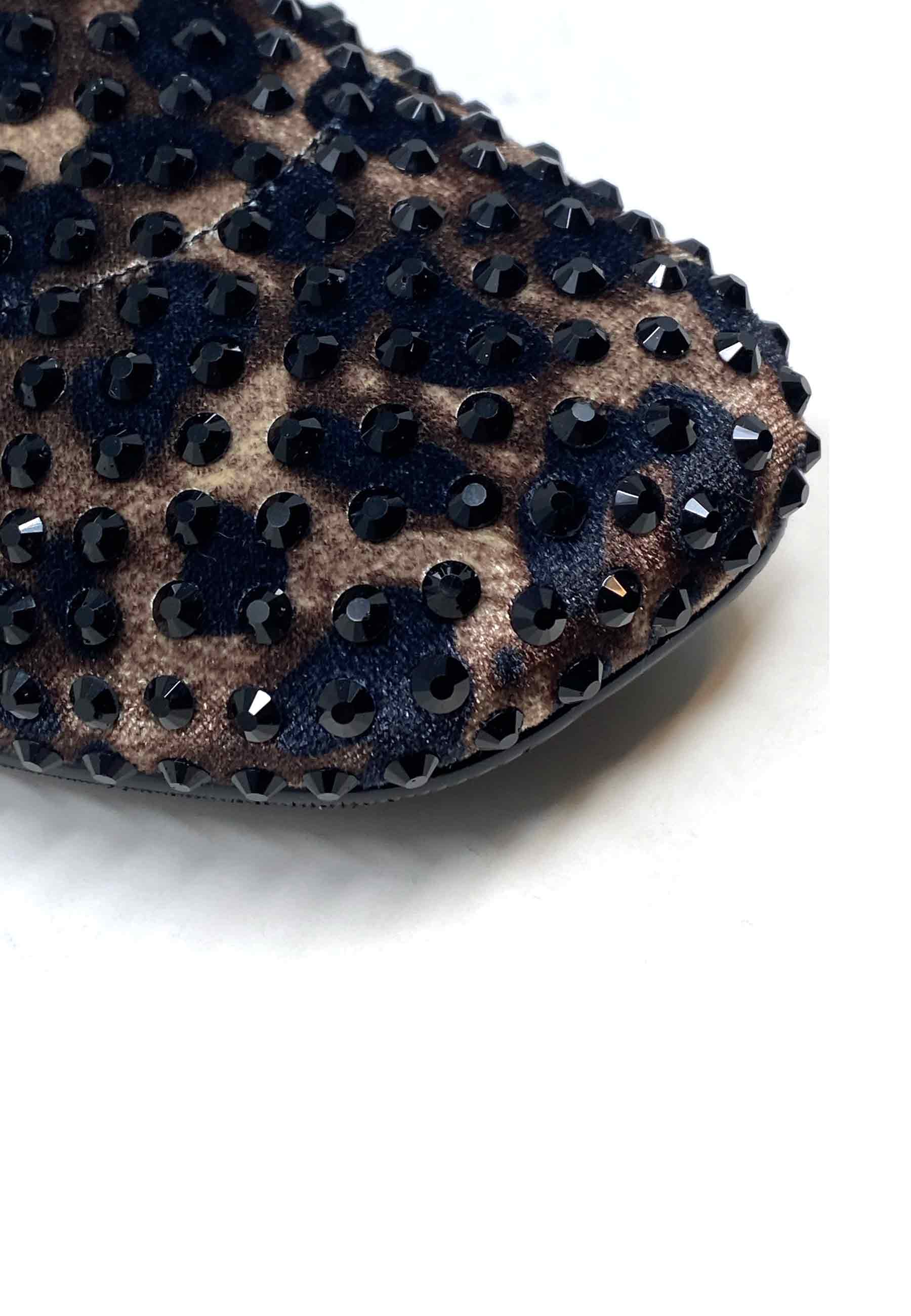 R20 Stud Slip On | Africa Black Leo