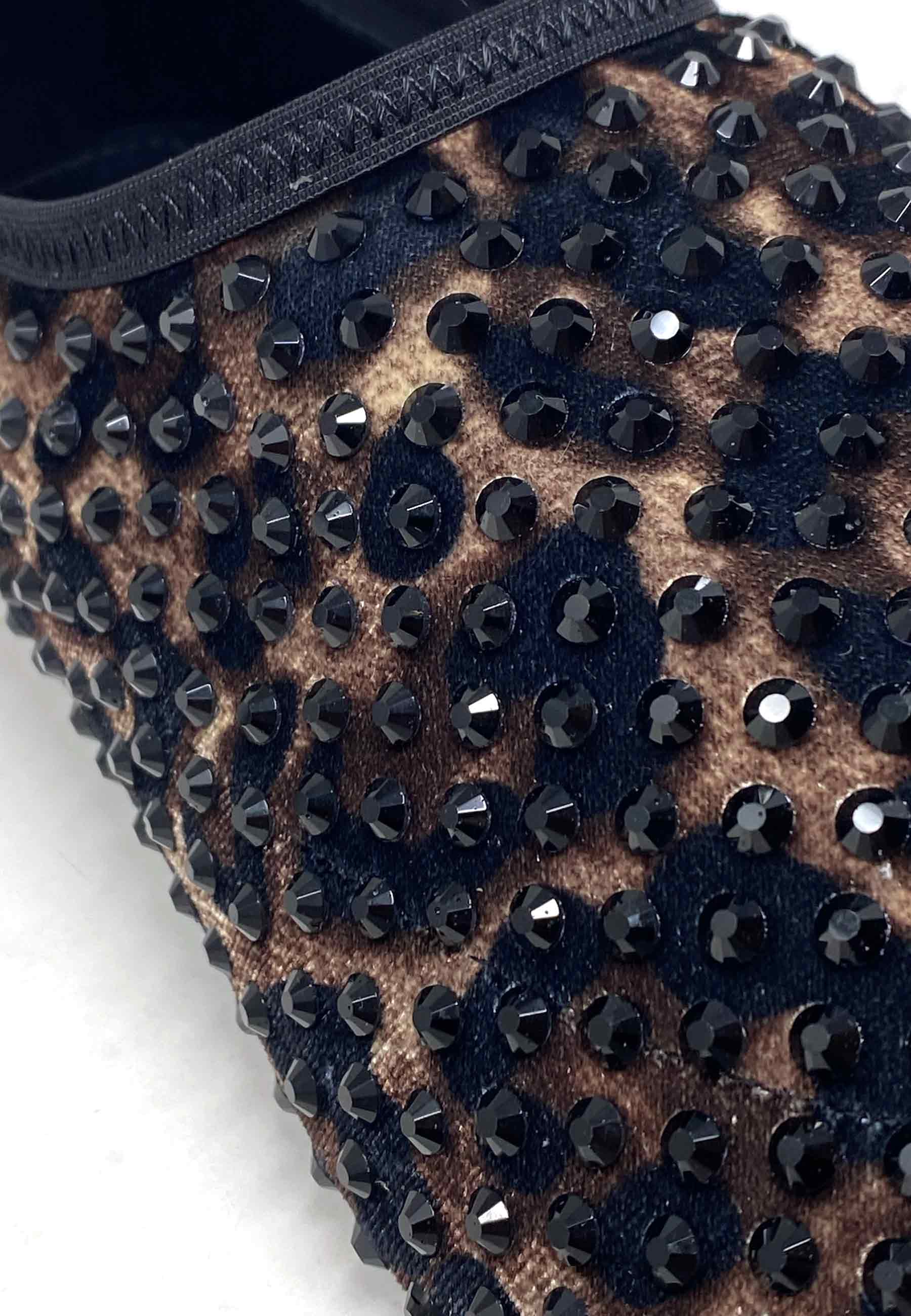 R20 Stud Slip On | Africa Black Leo