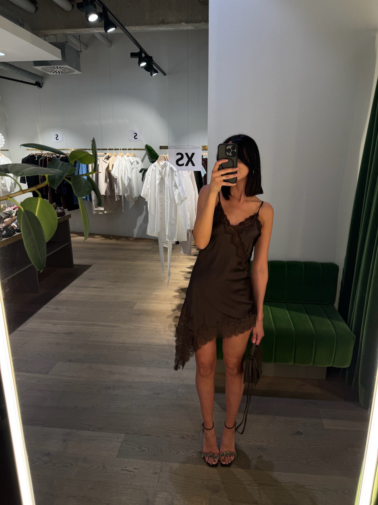 230329 Spitzen Seidenkleid | Brown