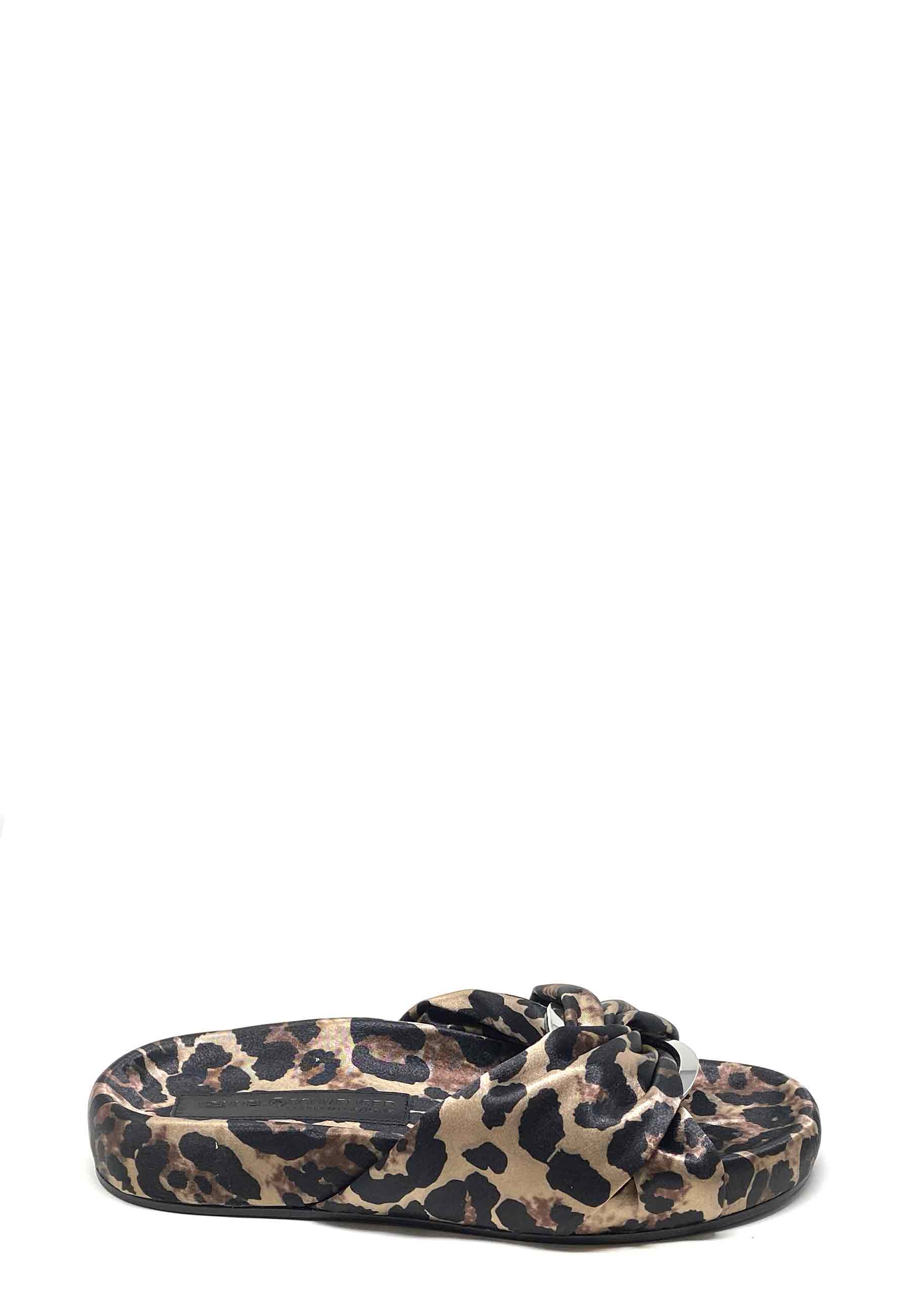51 96240 Muldyr | Leo