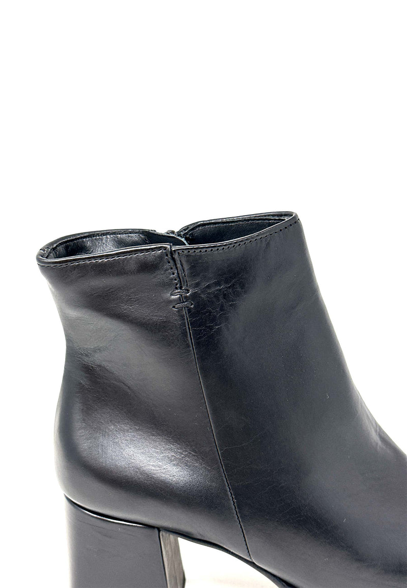 8051 ankle boot | Black