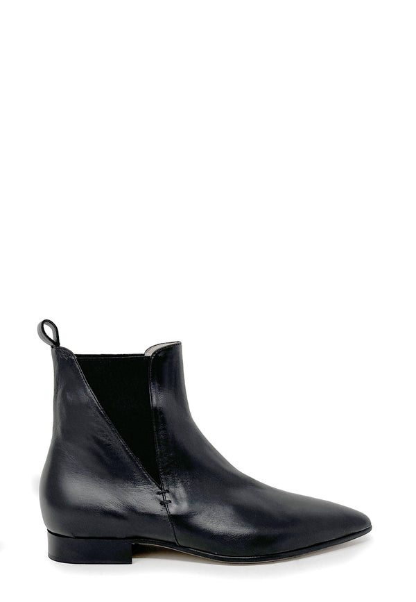 pointed toe chelsea boots