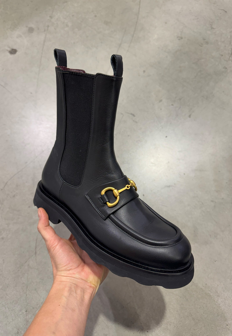 2282 Nicky Chelsea Boot | Nero Seta