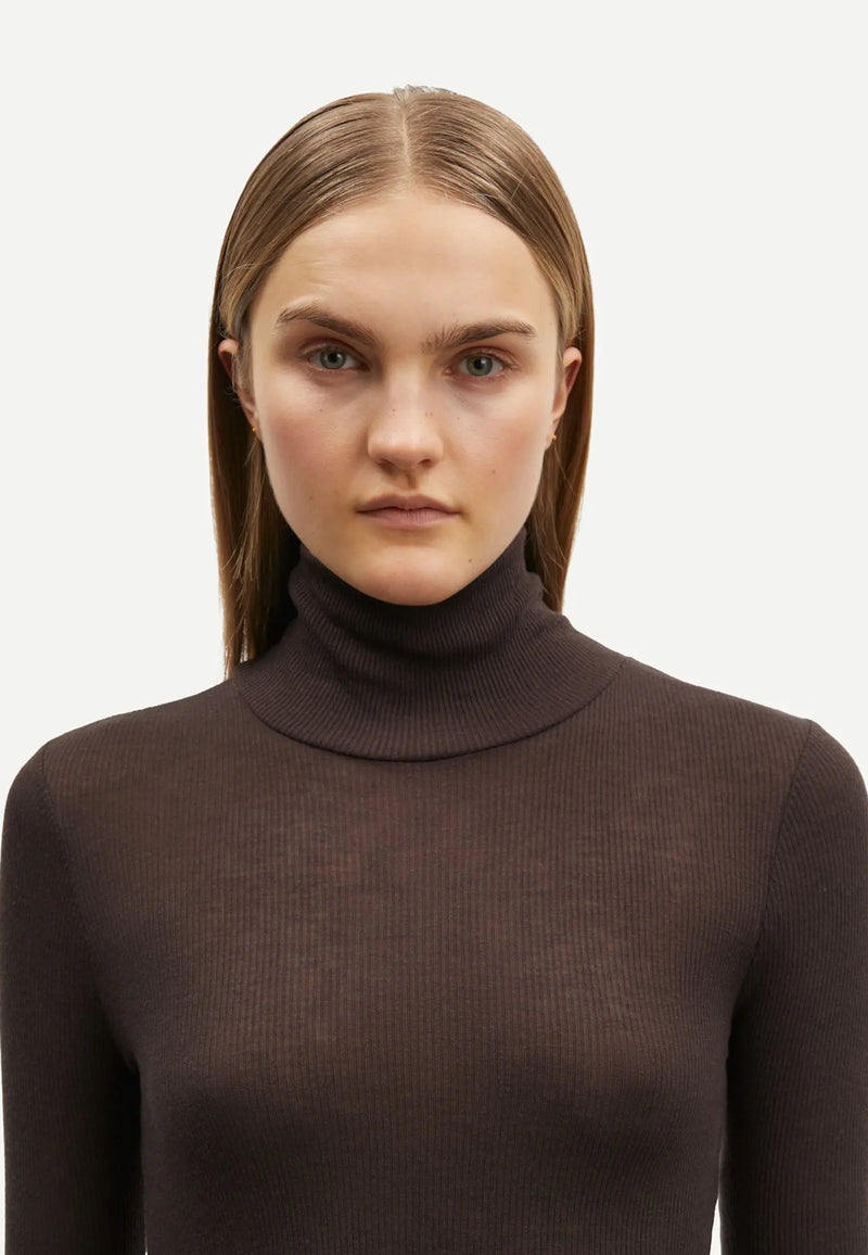 Sasonnet turtleneck longsleeve | Chocolate cake