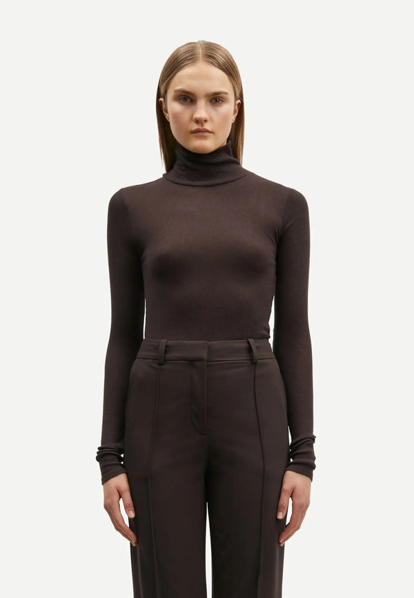 Sasonnet turtleneck longsleeve | Chocolate cake