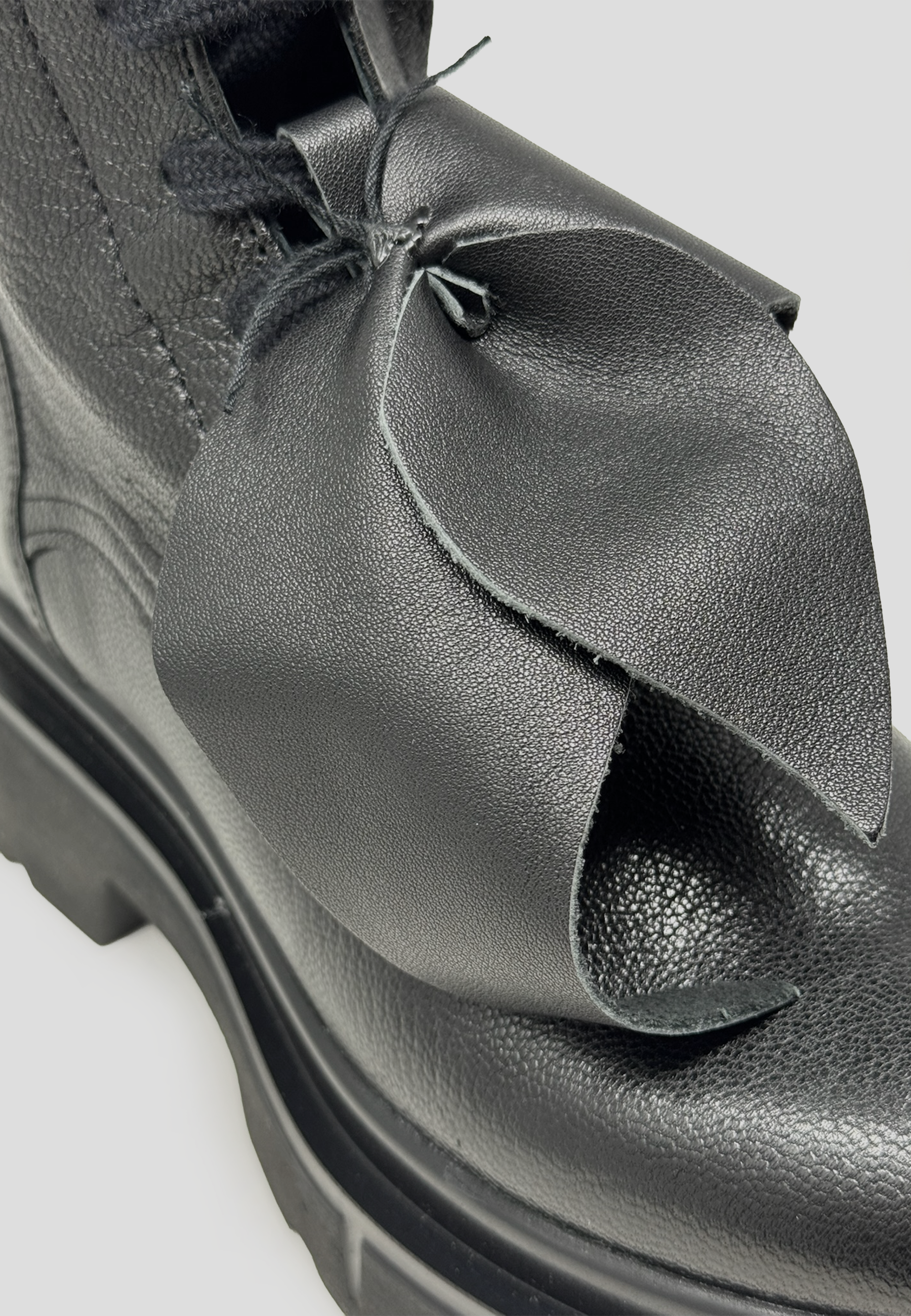 CORA34A Schnürboot | Black