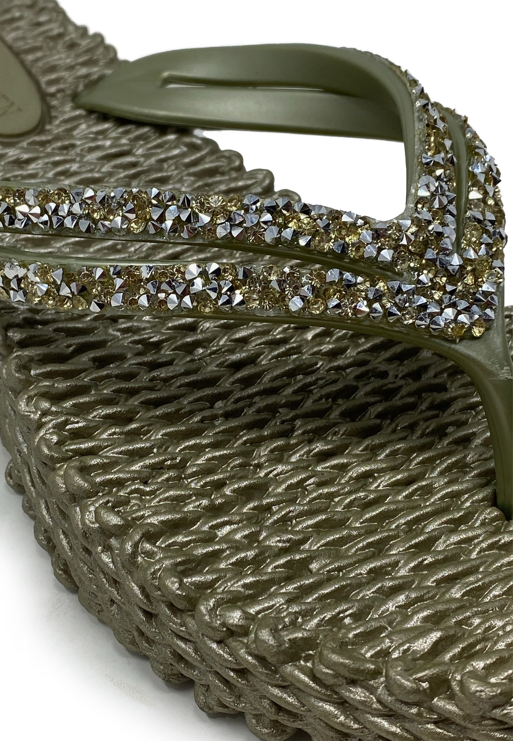 Cheerful 15 Flip Flops | Platinum