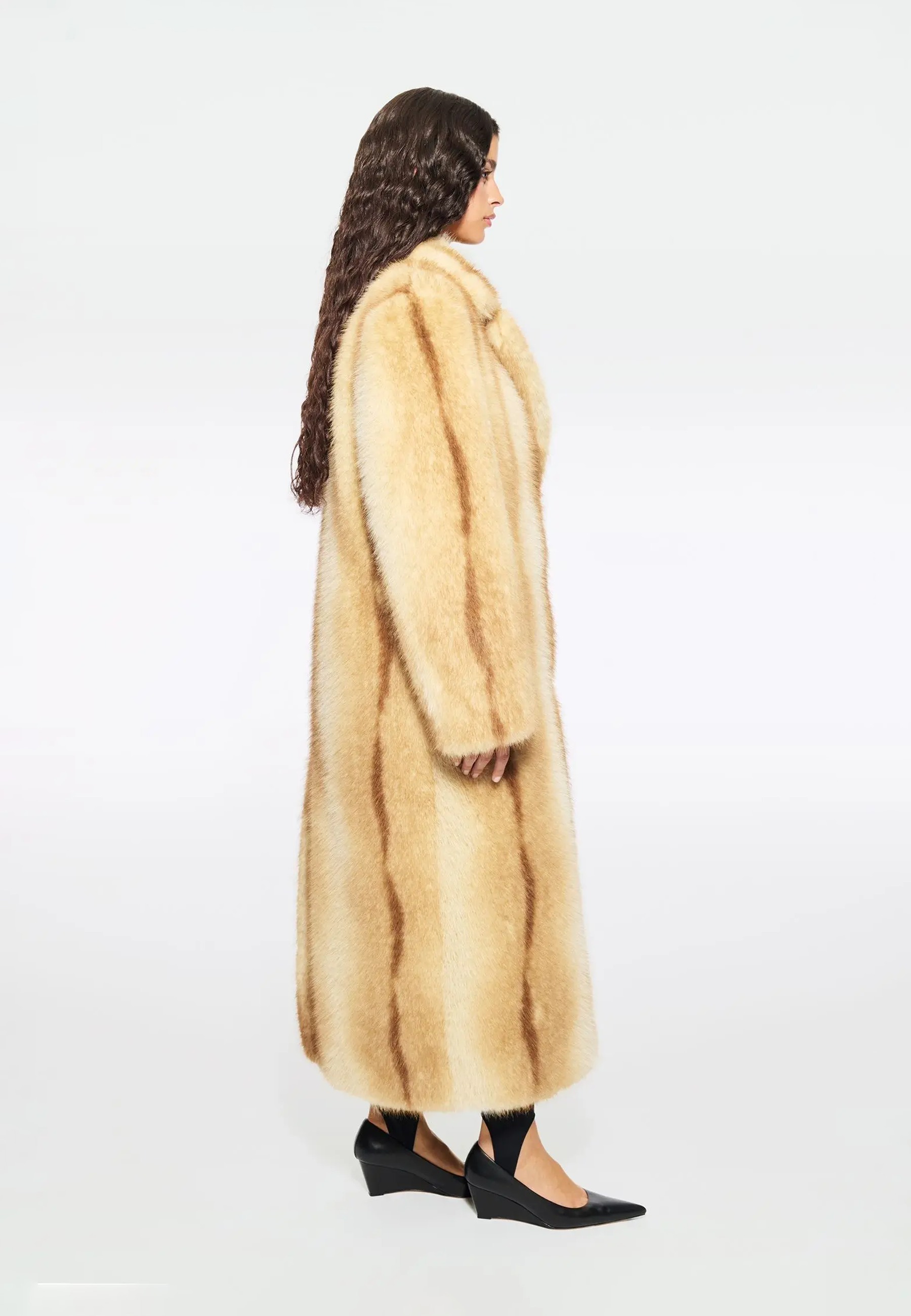 Nora Fake Fur Mantel | Electric Red