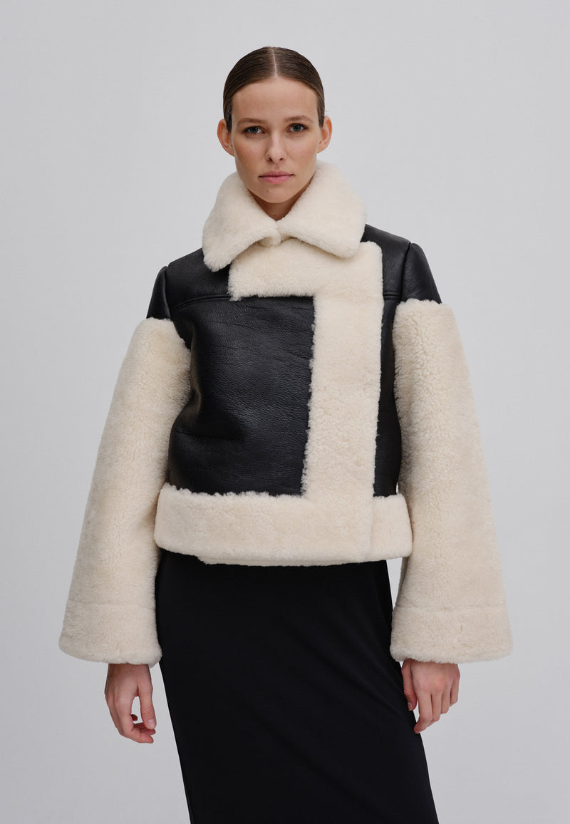 Rika Lammfelljacke | Black