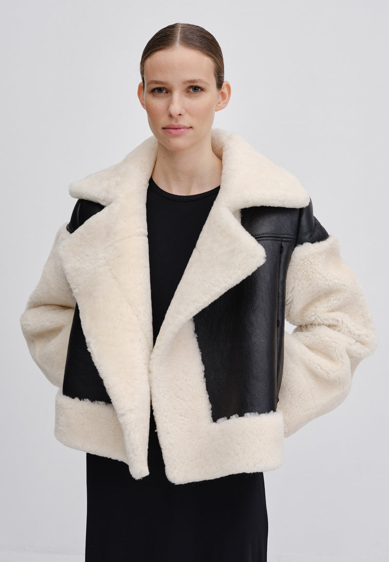 Rika Lammfelljacke | Black